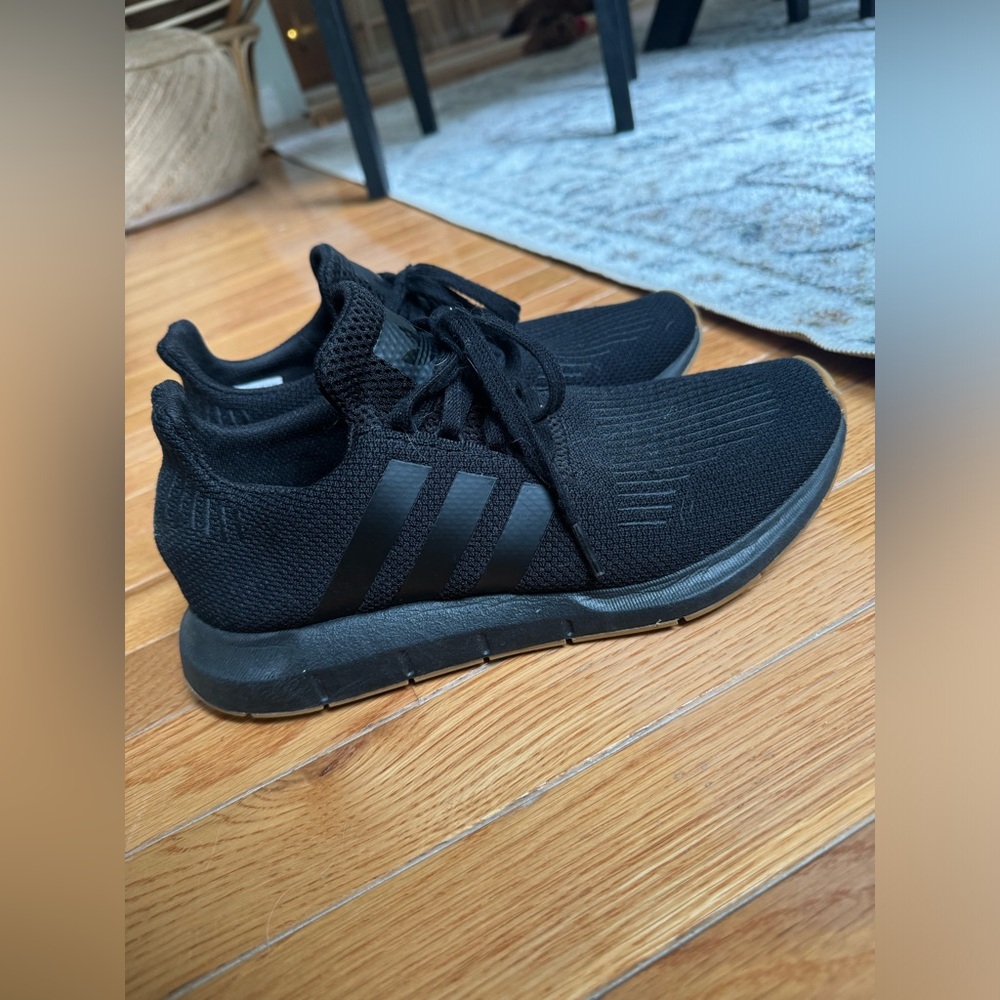 Adidas men’s or women’s sneakers